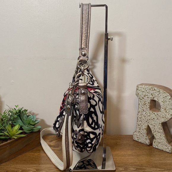 ✨Sold✨ Coach Poppy Floral Graffiti Groovy Shoulder Bag - Picture 6 of 14